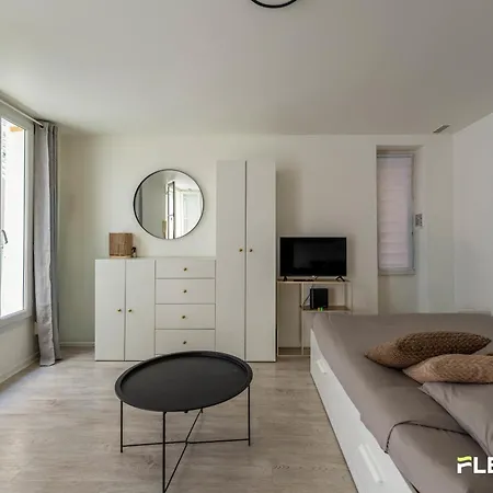 Comfortable In A Great Location 18th Parijs