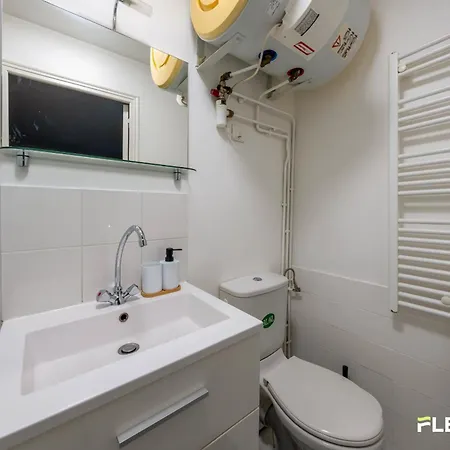 Comfortable In A Great Location 18th Appartement